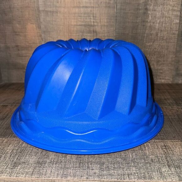Silicone Bundt‎ cake Pan- OS - Picture 1 of 4